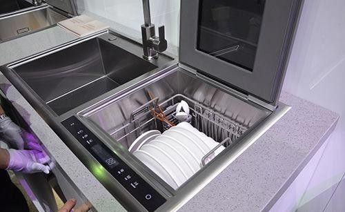 洗碗机和蒸烤箱装在橱柜哪个位置？