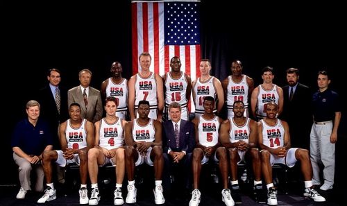 如果92年的梦之队和08年的梦之队按NBA的规则打一场比赛，谁更厉害？