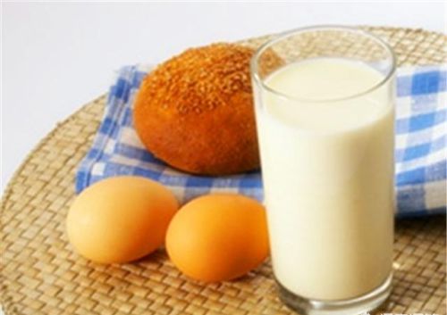 每天早上吃一碗开水冲鸡蛋拌白糖有什么营养，一个月后身体会有什么变化？