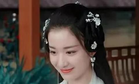 同是清冷系美女，24岁的王楚然真的可以替代当年的刘亦菲吗？