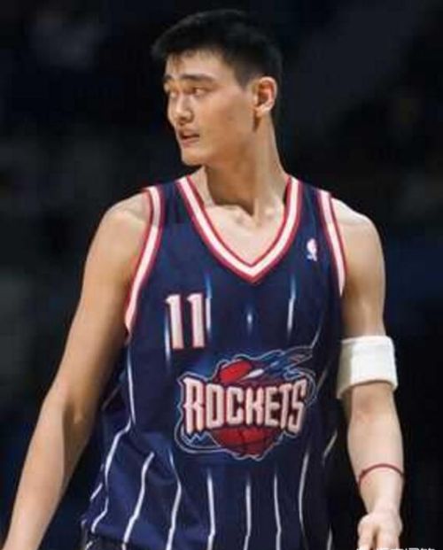 谁知道姚明在NBA的第一年数据？