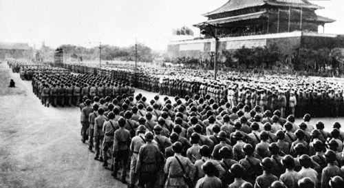 1980年以前一直戴解放帽的中国军队，为何也开始使用钢盔？