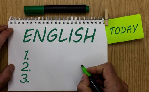 初二的孩子只背英语知识点，课文不背或有的读的熟有的不熟，会影响英语成绩吗？