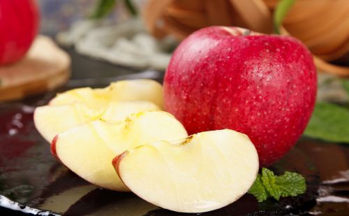 早餐吃两个水煮蛋加一个苹果，中餐吃八分饱，晚饭吃一个苹果，会达到减肥的效果吗？