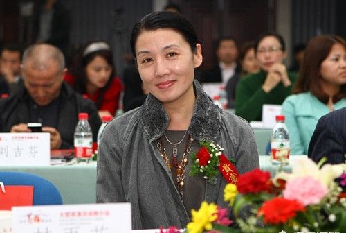 韩再芬是黄梅戏演员中长得最美的吗？为什么说她把一生都献给了自己热爱的黄梅戏？