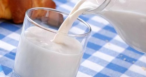 老人喝牛奶与不喝牛奶，差别真的很大吗？医生对比差异