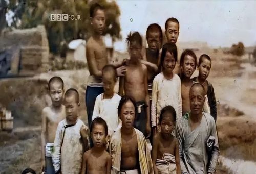 1909年，一位法国人潜入中国，悄悄拍摄了大清朝的彩色照片