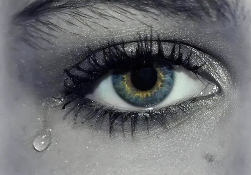 人临死前为何会流下眼泪？究竟看到了什么？科学家说出了真实答案