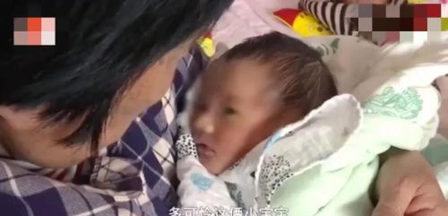 为减少孩子早产住保温箱费用，女子坚持足月生产诞下双胞胎后病危