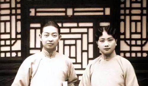 1921年，梅兰芳娶二妻福芝芳。新婚之夜，他溜进原配房间到深夜。