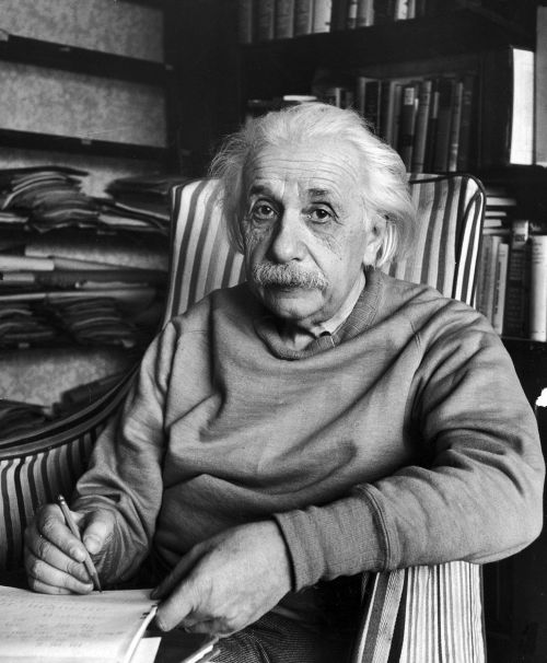 广义相对论是如何被爱因斯坦构建出来的？