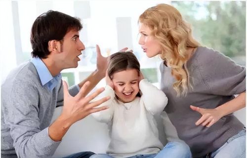 伤害孩子最深的5大行为，除了“打骂”，还有爸爸回家的这种举动