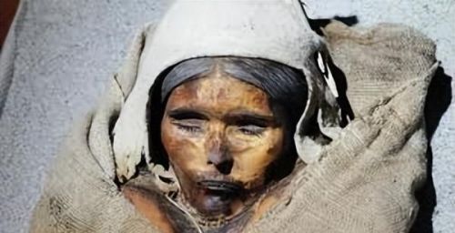 新疆挖掘出4000年前“睡美人”，皮肤吹弹可破，复原图惊艳四方