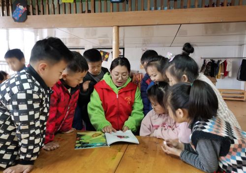 滕州:洪绪镇开展“阅读伴成长”幼儿绘本阅读志愿服务活动