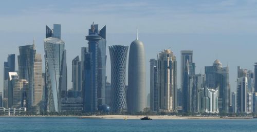 中东小国卡塔尔，遍地都是沙漠，为何会如此富有？