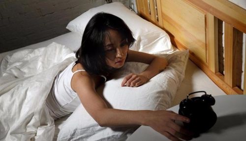 长期失眠的人，建议补充3种维生素，改善睡眠，睡得更安稳