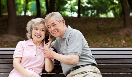 终于找到了老年人对抗衰老的方法，这4点要记住，晚年生活幸福！