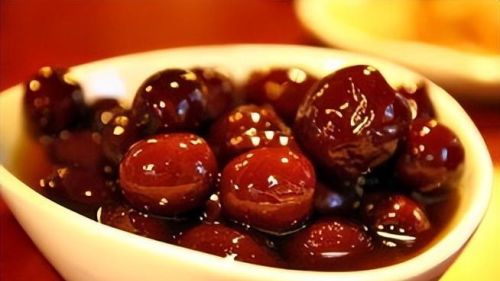 网传：吃红枣等于吃“毒药”，红枣到底能不能吃？吃法很重要