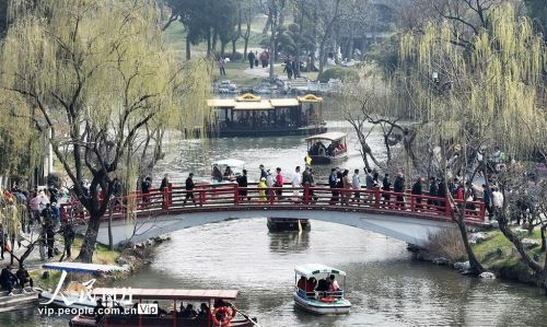 江苏扬州：瘦西湖美景醉游人