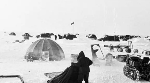 1961年，苏联医生在南极剖腹为自己手术，回国后被授予“英雄”称号