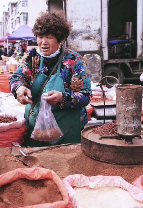 太长见识了！苏州女子去吉林旅行，偶遇当地赶大集，10天仅一次