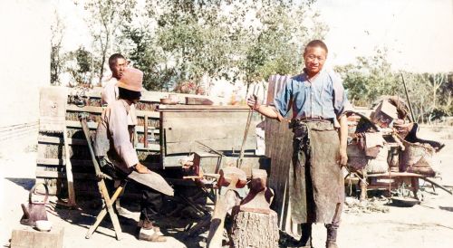 1939年的河北邯郸大名县，士兵城下列队站岗，机车神甫十分拉风