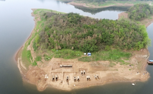 重庆的“千岛湖”，西南地区最大的人工湖，水位下降出现大批古墓