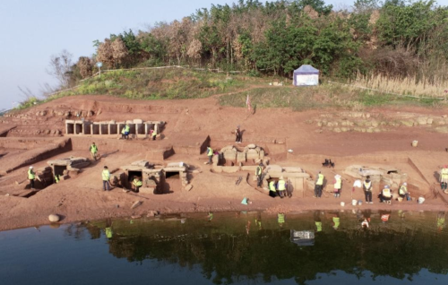 重庆的“千岛湖”，西南地区最大的人工湖，水位下降出现大批古墓