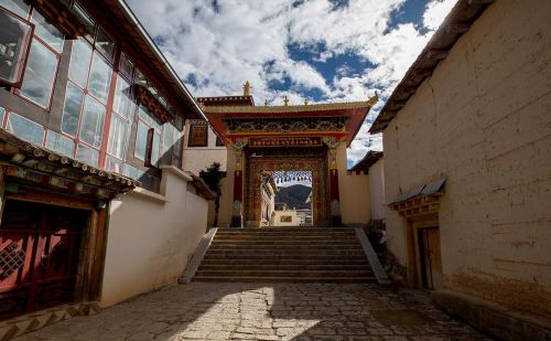 云南规模最大的藏传佛教寺院——噶丹·松赞林寺