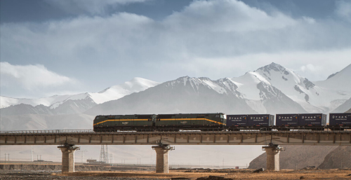 去往西藏的路有国道，有铁路和航线，为何唯独没有高速公路？