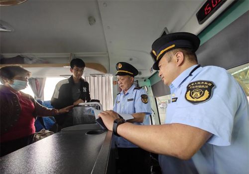 多部门在长水机场联合执法 为游客营造安全有序的旅游市场环境