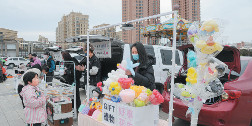 大连：“汽车后备箱集市”好玩又有趣