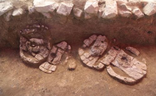 新疆发现3000年前的冰鞋