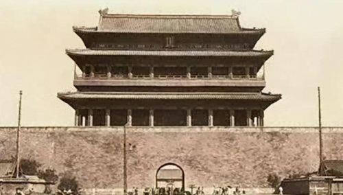 1949年，梁思成曾建议在北京西部建新首都，保持老北京的原貌