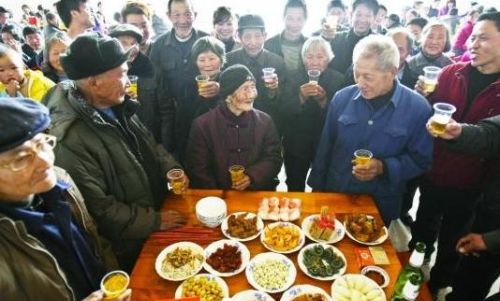 在农村一般老人活到多少岁就可以给他做寿（做寿就是摆生日酒席）？