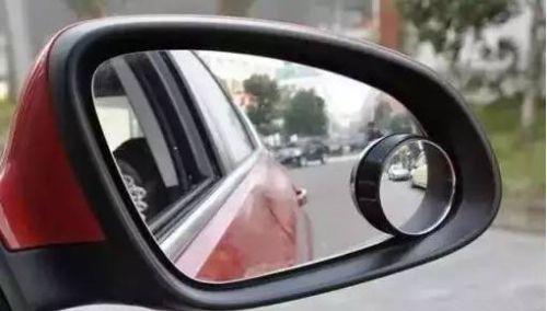 车辆的后视小圆镜有用吗？
