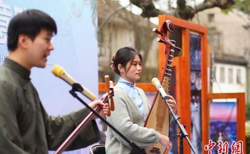 江南黎里古镇白墙黛瓦河道蜿蜒展“水乡古韵”