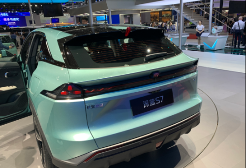 提供纯电和增程式混动，深蓝S7亮相2023上海车展