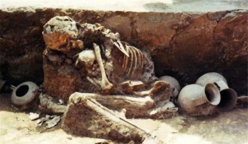 夏朝不存在?河南发现14具神秘尸骨，专家：大禹治水或许是真的