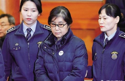 为了缓解韩国社会矛盾，文在寅会在离任前，给朴槿惠特赦吗？