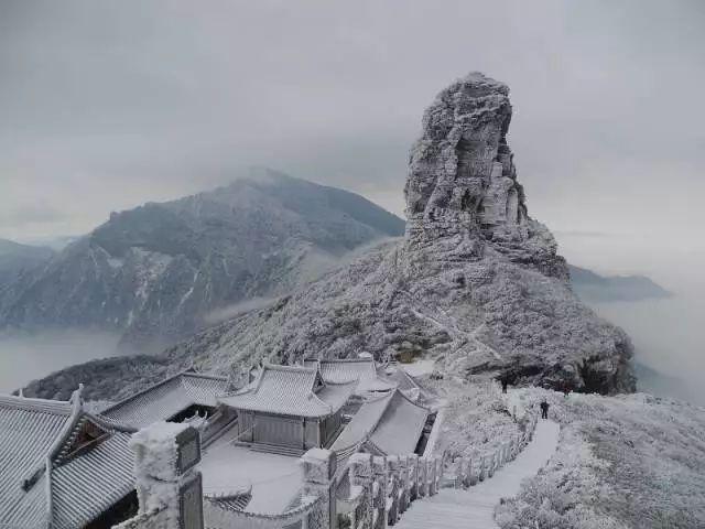 贵州梵净山的冬天雪景（初雪来临梵净山下雪了）(9)