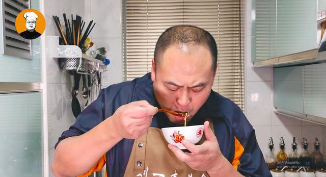 如何做酸辣汤家常做法（一道传统的川菜小吃）(7)