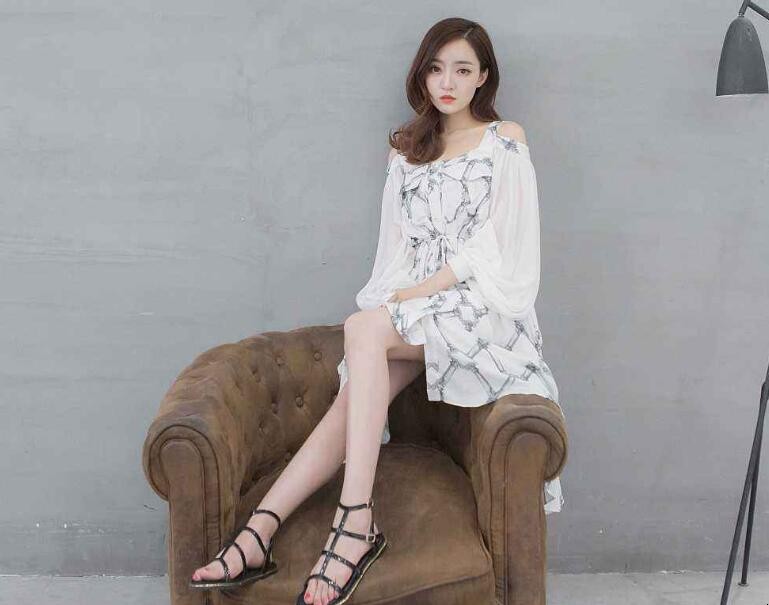 罗马凉鞋怎么搭配衣服