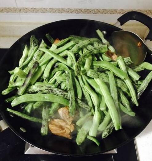 排骨炖豆角的流程是什么