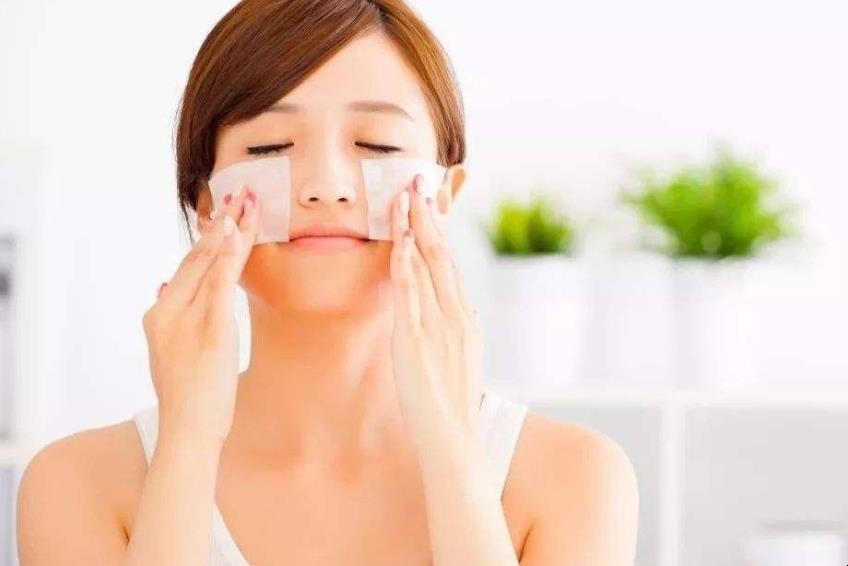 敷面膜擦水乳
