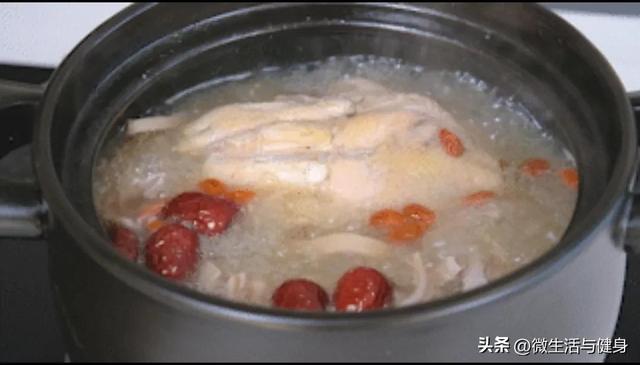 猪肚煲鸡汤的做法大全（来一锅补补汤鲜肉嫩营养多）(9)