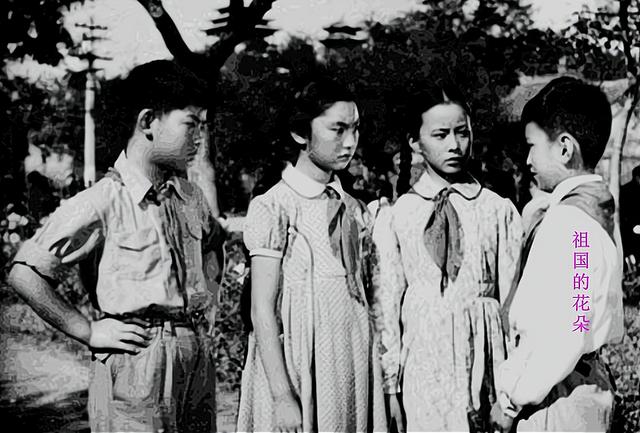 50年代最红童星，主演《红孩子》，参演《祖国的花朵》，记得他吗（50年代最红童星主演红孩子）(2)