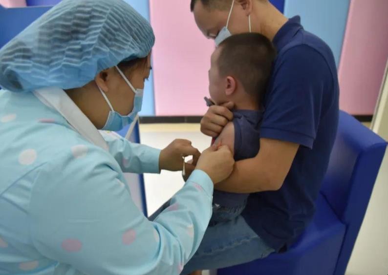 打完流脑疫苗后哭闹怎么处理