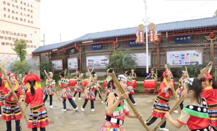 扁担舞是哪个民族的