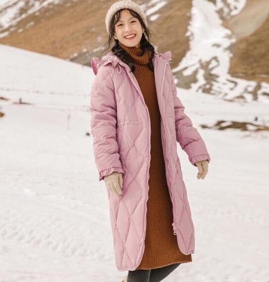 粉色羽绒服搭配